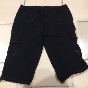Black capris